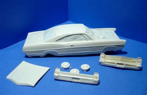 1967 Ford Galaxy Fastback w/ open hood 1/25