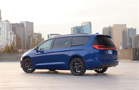 A Week With: 2021 Chrysler Pacifica Limited AWD S - The Detroit Bureau