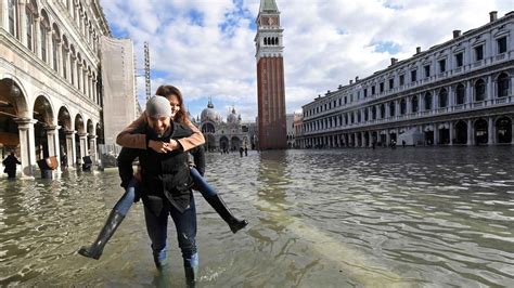 "¿Hoteles de lujo inundados? Os lo merecéis": las redes se mofan de Venecia