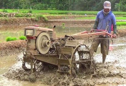 Pengertian dan Cara Pengoperasian Traktor | AMTAST Indonesia