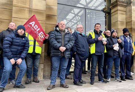 GENERAL STRIKE TO BRING THIS GOVERNMENT DOWN! say Aslef pickets - Workers Revolutionary Party