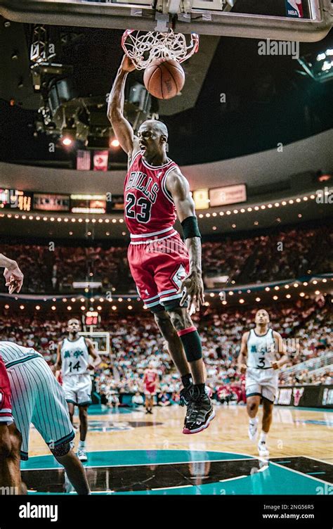 Michael jordan bulls finals 1996 hi-res stock photography and images ...