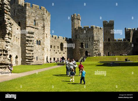 Inside caernarfon castle hi-res stock photography and images - Alamy