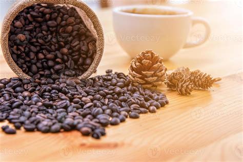 Fresh coffee beans. 11534465 Stock Photo at Vecteezy