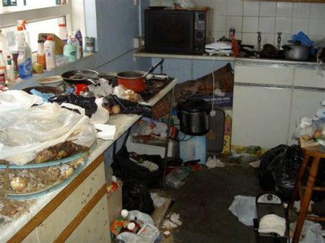 Wretched and Filthy Living Conditions (29 pics) - Izismile.com