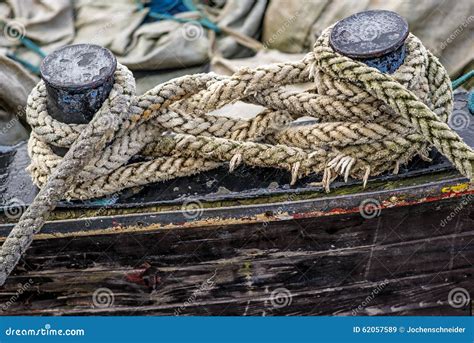 Cleat with mooring line stock image. Image of shipping - 62057589