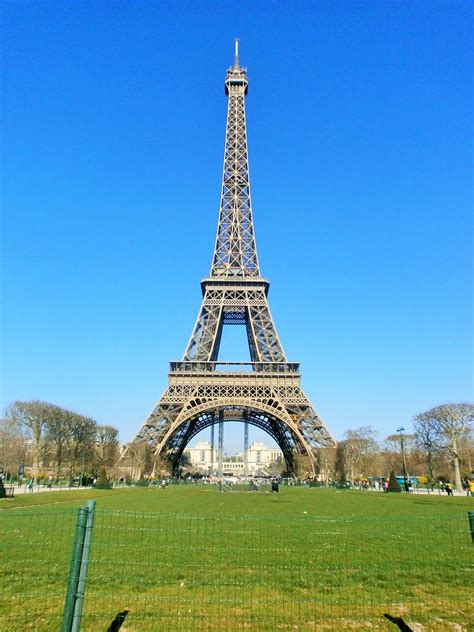 FRANCE: Paris – The Eiffel Tower | Vagabundler