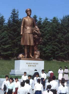 Bronze statue of Kim Jong Suk - Hoeryŏng