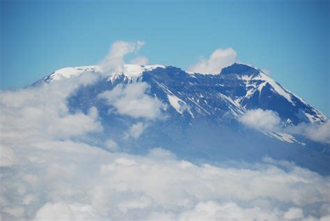 File:Mount Kilimanjaro 2007.jpg - Wikimedia Commons