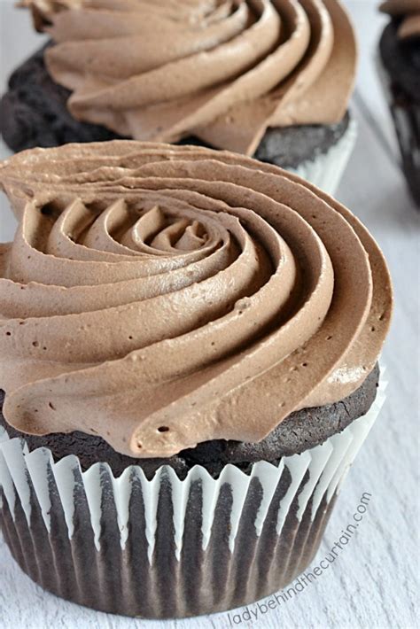 Fluffy Chocolate Whipped Cream Frosting