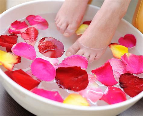 Know Benefits Of Washing Feet Before Hitting The Bed | HerZindagi