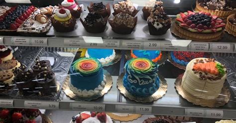 Publix cake decorator creates Hurricane Dorian cakes to bring smiles to shoppers' faces : r/publix