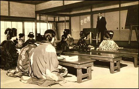 GEISHA CRACKING THE BOOKS : HISTORY 101 -- True Geisha Att… | Flickr