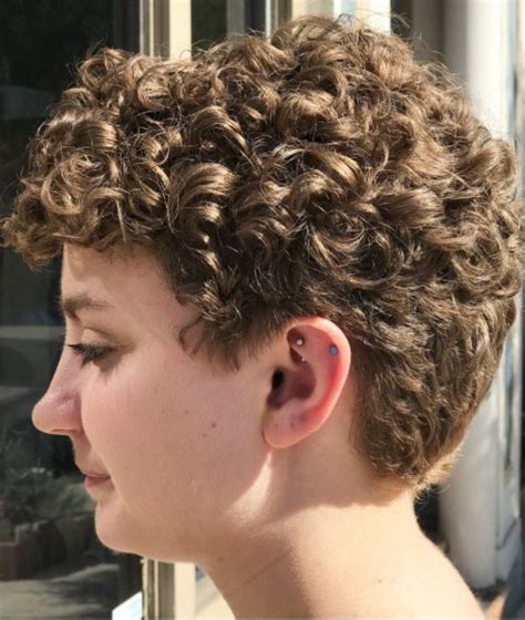 Very short curly haircut | Short wavy hair, Short curly haircuts, Short ...