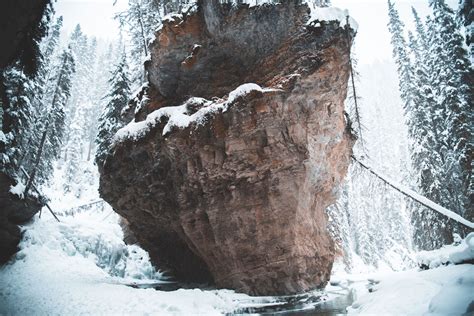 16 can't miss winter hikes in Kananaskis - Wapiti Travel