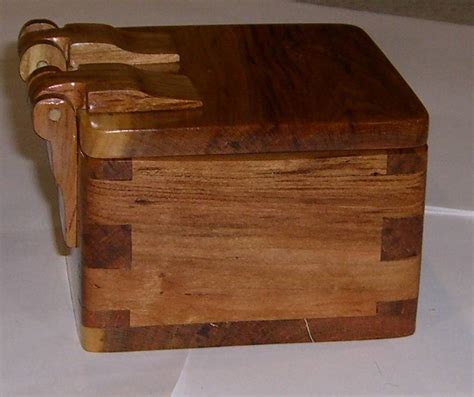 Wooden-Box-With-Wooden-Hinges | GlassyMountain.org