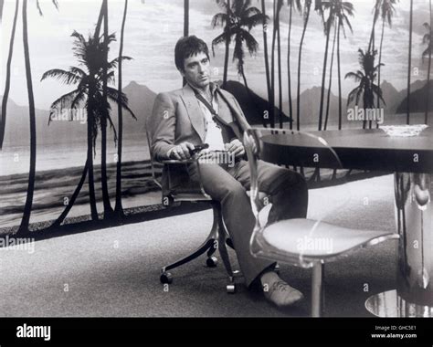 SCARFACE USA 1983 Brian De Palma Tony (AL PACINO) Regie: Brian De Palma Stock Photo - Alamy