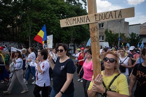 Partidul extremist AUR cere sindicatelor din învățământ să spună "dacă există sau nu membri ai ...