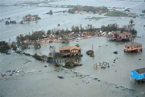 File:Hurricane Ike in Galveston.jpg - Wikimedia Commons