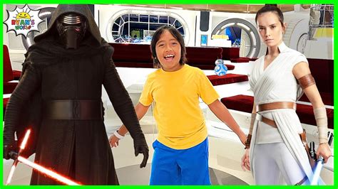 Kylo Ren Lightsaber Battle vs Rey on Disney's World Star Wars Hotel ...