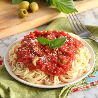Garlic & Basil Tomato Sauce – #STARFineFoods Veggie Recipes, Vegetarian ...