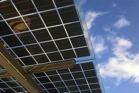 Bifacial Solar Panels: What Are They & How Do They Work? | Solar Tech