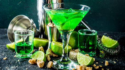 10 Best Drinks To Mix With Absinthe, Ranked