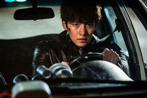 K-Movie Review: Ji Chang Wook's "Fabricated City" Zooms To A Thrilling Payback Counter Chase