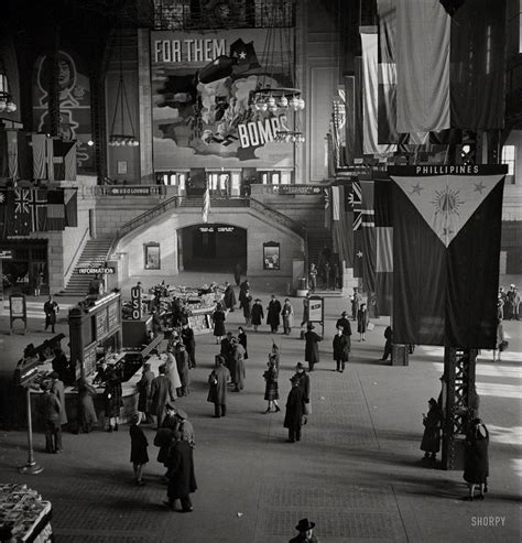 Chicago train station, WWII, 1940s