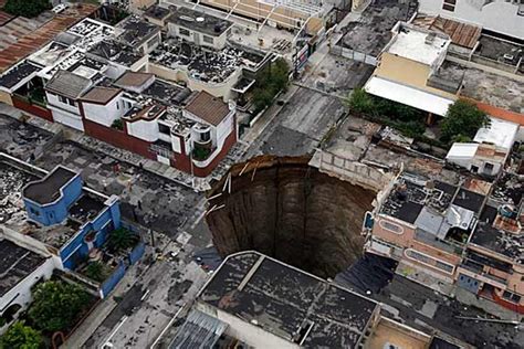 Geologists baffled by what to do with giant Guatemala sinkhole - CSMonitor.com