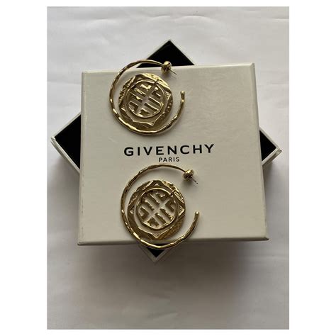 Givenchy logo earrings Golden Metal ref.259601 - Joli Closet