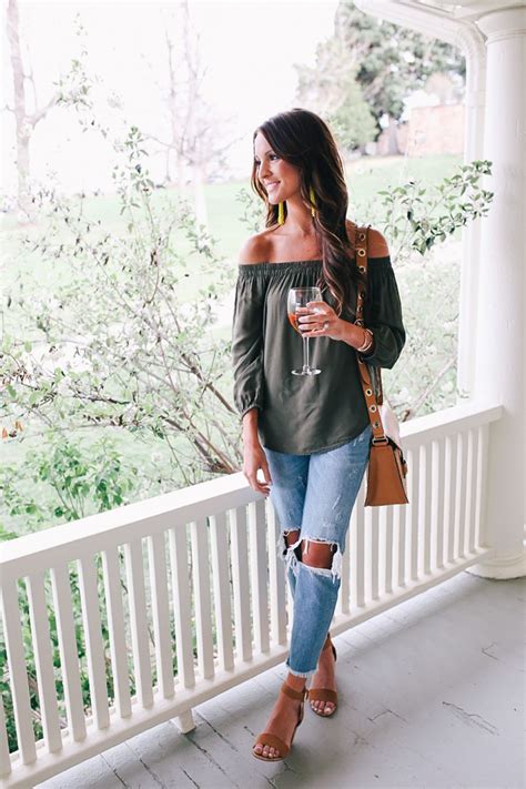 off the shoulder top & boyfriend jeans Spring Business Casual Outfits ...