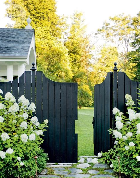 Do's and Don'ts for Choosing the Right Fence Colour | Maria Killam