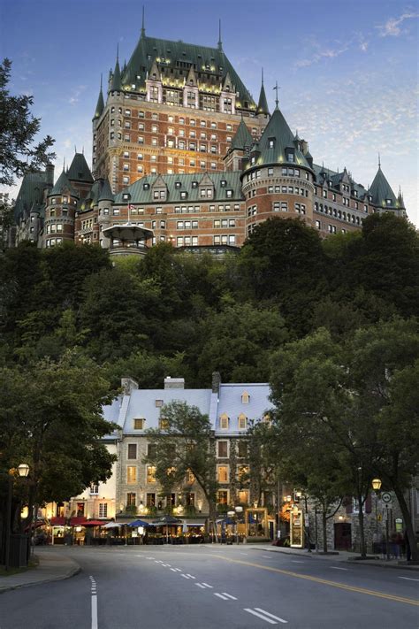 Fairmont Le Chateau Frontenac towering above Old Québec : r ...