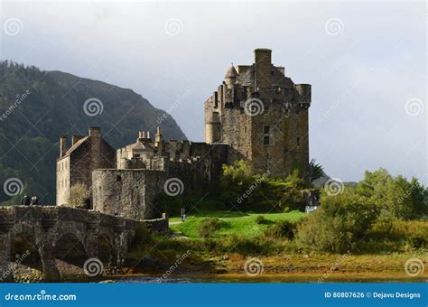 Home of Clan Mackenzie Eilean Donan Castle Stock Photo - Image of scenery, scotland: 80807626