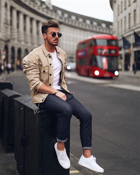 25 Outfits to Wear with White Sneakers for Men