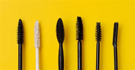 Different uses of mascara brush that will change your life - Samples Beauty