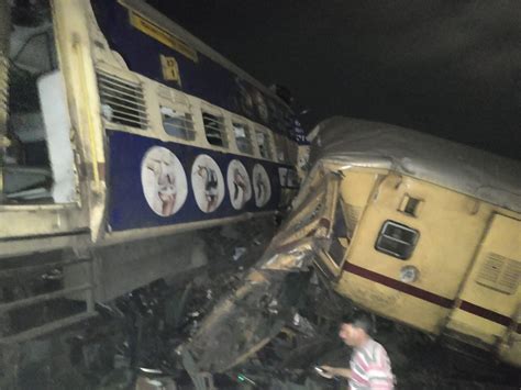 At least 10 dead in Indian train collision