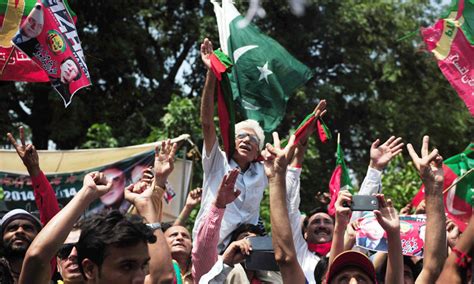 Day 1: Hours later, PTI's 'Azadi' march still far from Islamabad - DAWN.COM