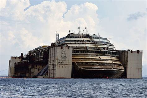 Exploring Costa Concordia Ghost Ship - Urbex Tour