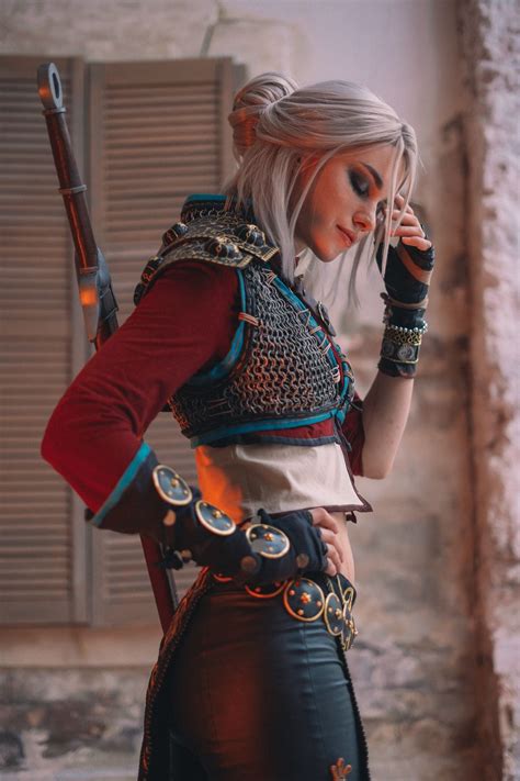 The Witcher 3 Ciri Cosplay Is an Enchanting Mirror Image of the Princess