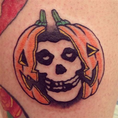 misfits band logo inside pumpkin head tattoo Head Tattoos, Cute Tattoos, Body Art Tattoos, Small ...