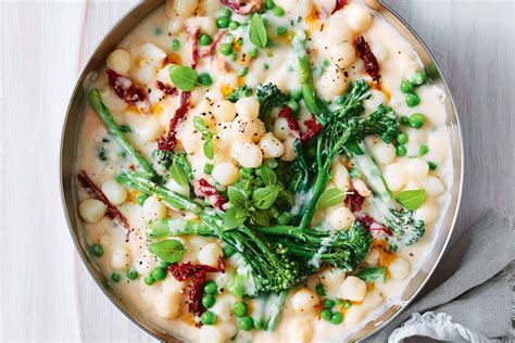 One-pot spinach and tomato rigatoni