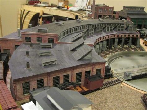 HO Walthers Roundhouse "modern" vs. "regular" | Model Railroad Hobbyist ...