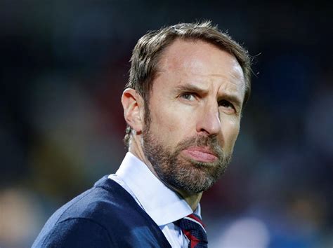 LGBT+: Gareth Southgate defends Jordan Henderson, condemns fans booing