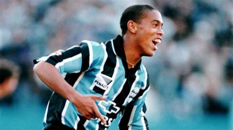 El América sufrió a Ronaldinho con tres equipos distintos