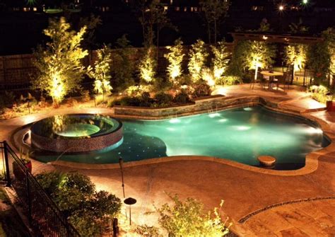 Ideas de iluminación de jardines para piscinas - Información