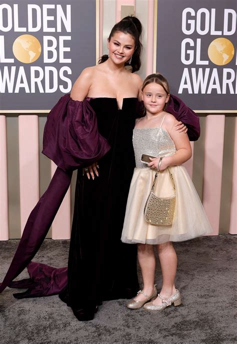 Selena Gomez, sister Gracie are too cute on the 2023 Golden Globes red carpet - ABC News