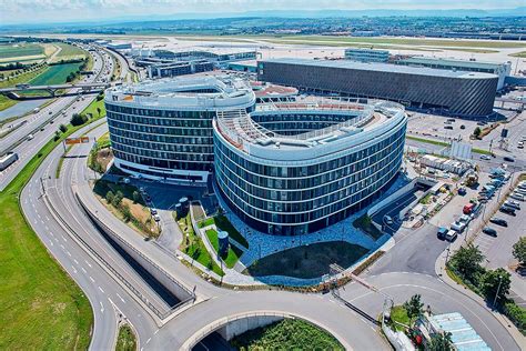 Skyloop Ernst & Young Headquarters (Stuttgart, 2016) | Structurae