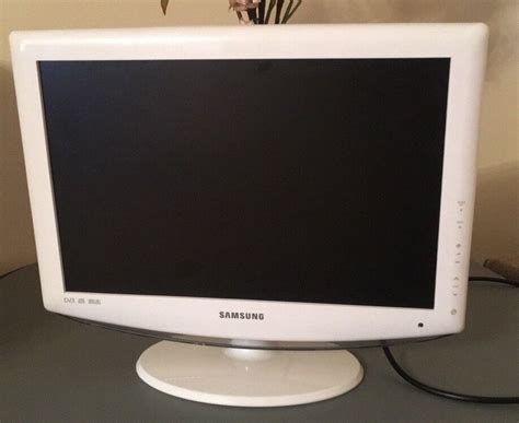 18inch samsung white tv with built in freeview | in Coatbridge, North Lanarkshire | Gumtree